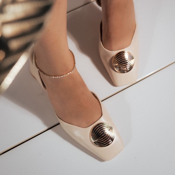 Nude square toed pendant heel - Picture 3 of 4